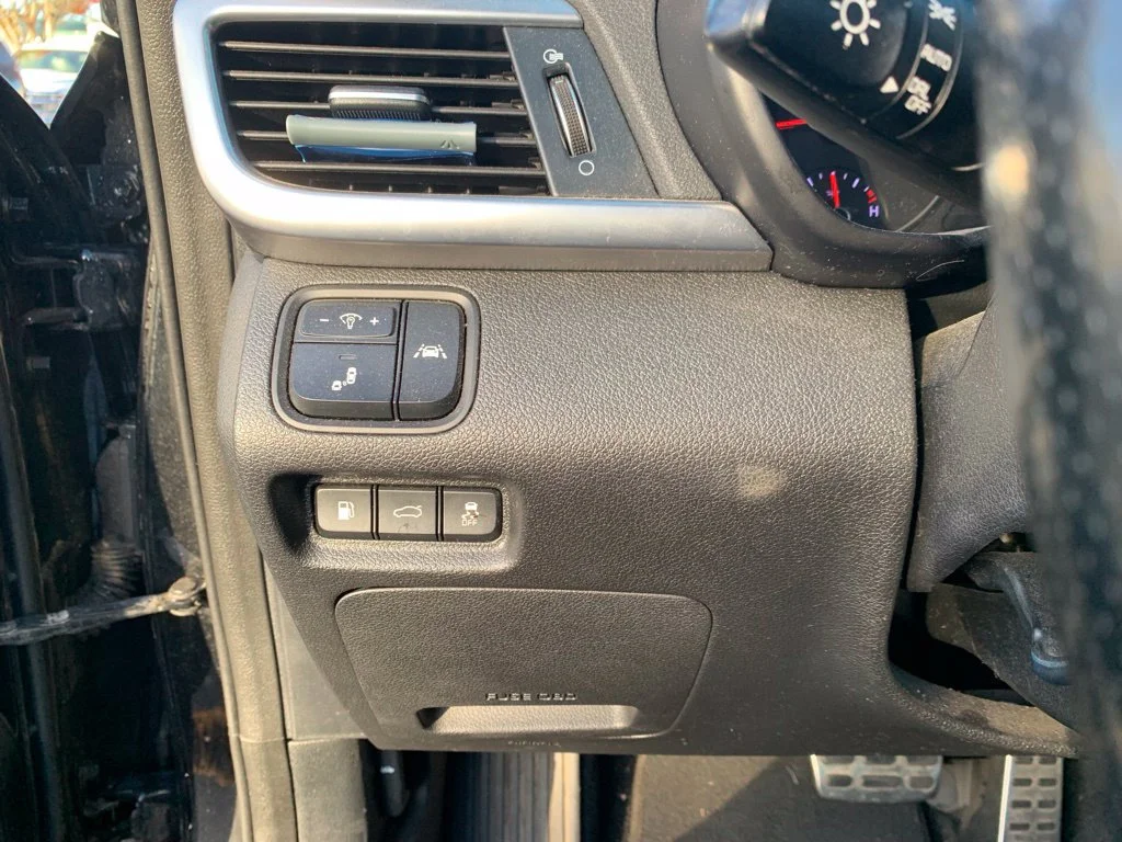 Used 2016 Ebony Black Kia SXL image 16