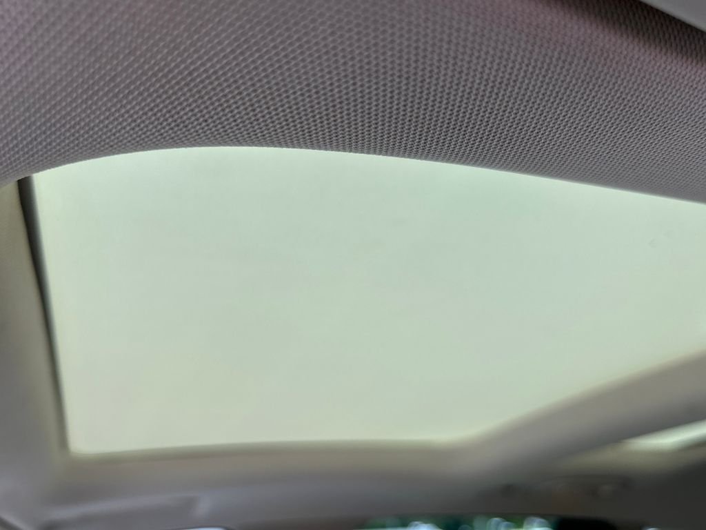 Used 2021 White Mercedes-Benz GLC 300 image 23