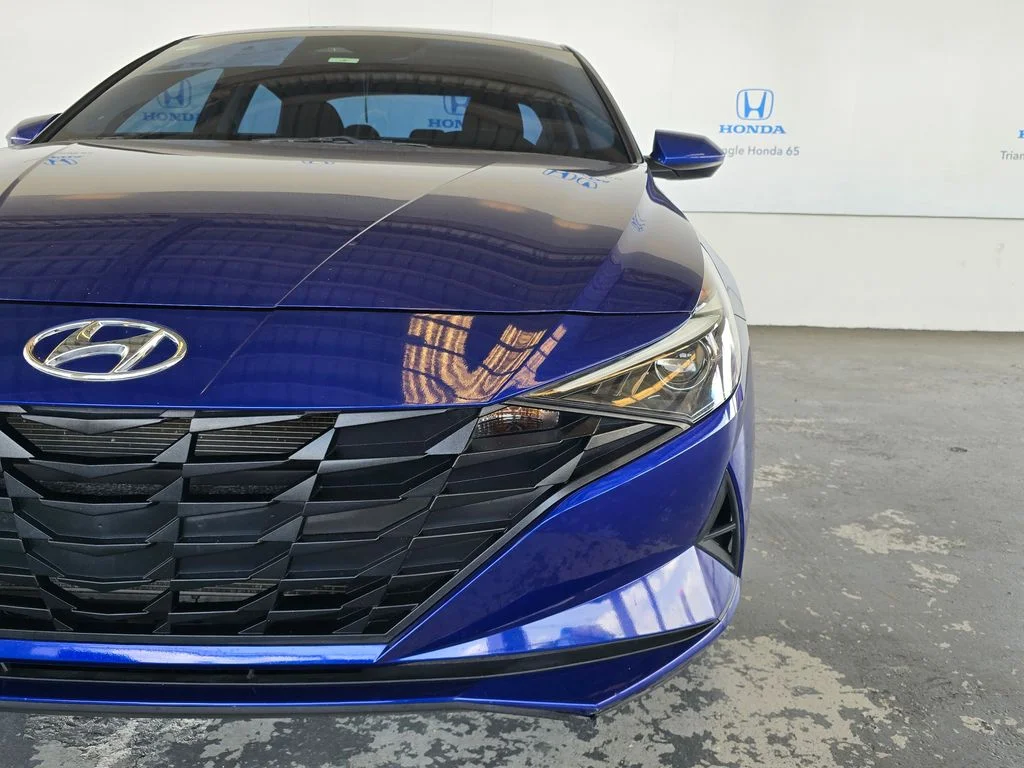 Used 2021 Blue Hyundai SE image 31