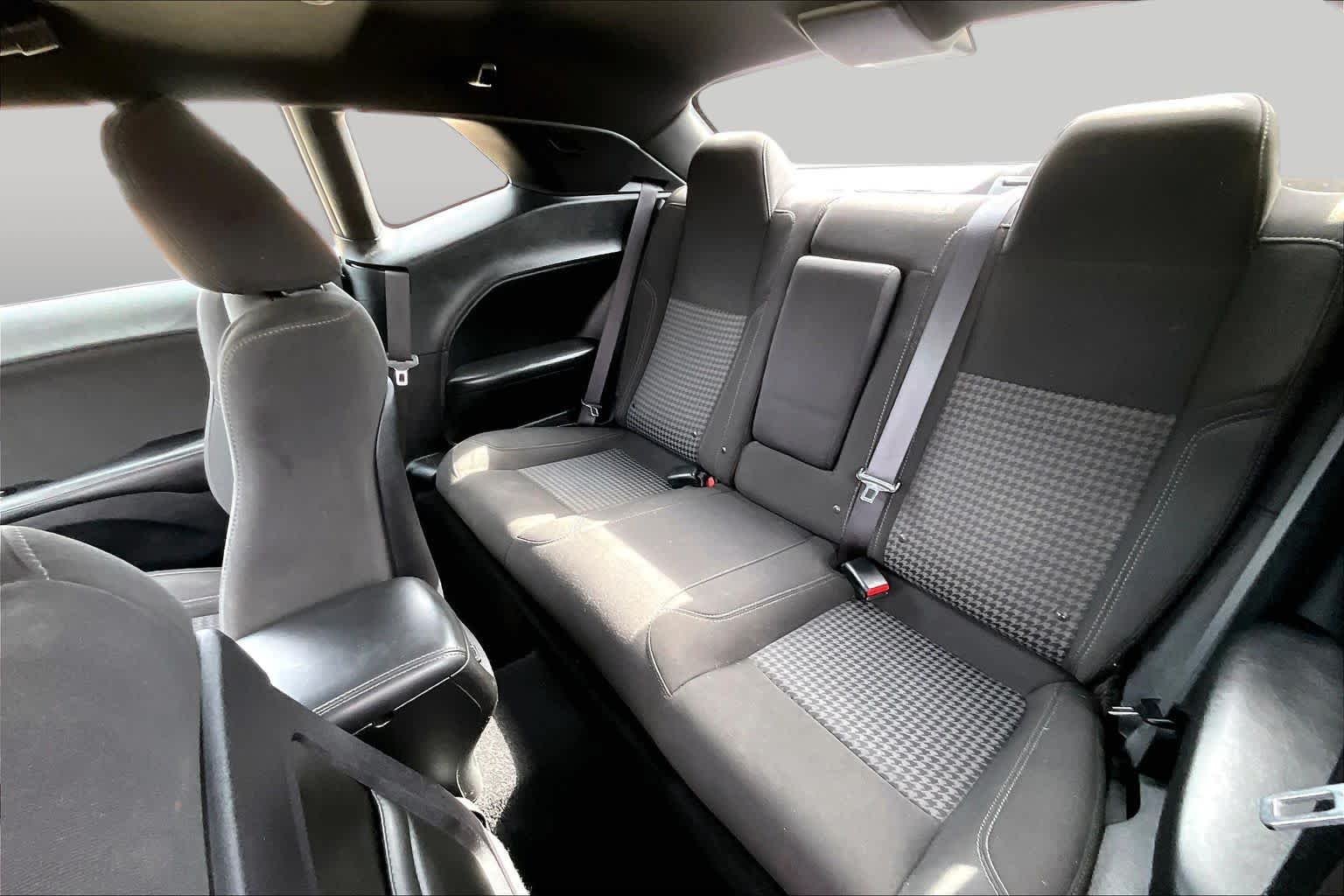 Used 2019 Granite Pearlcoat Dodge SXT image 10