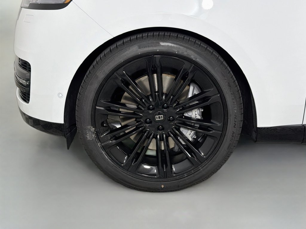 New 2027 Fuji White Land Rover SE image 33