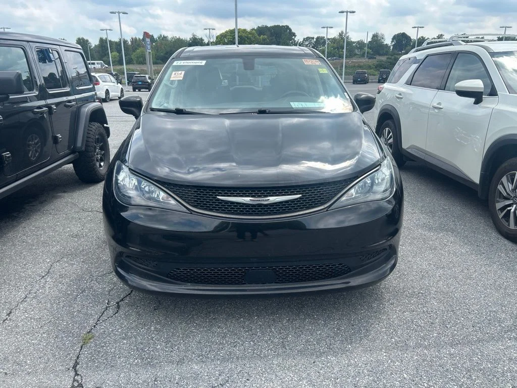 Used 2021 Black Chrysler LX image 2