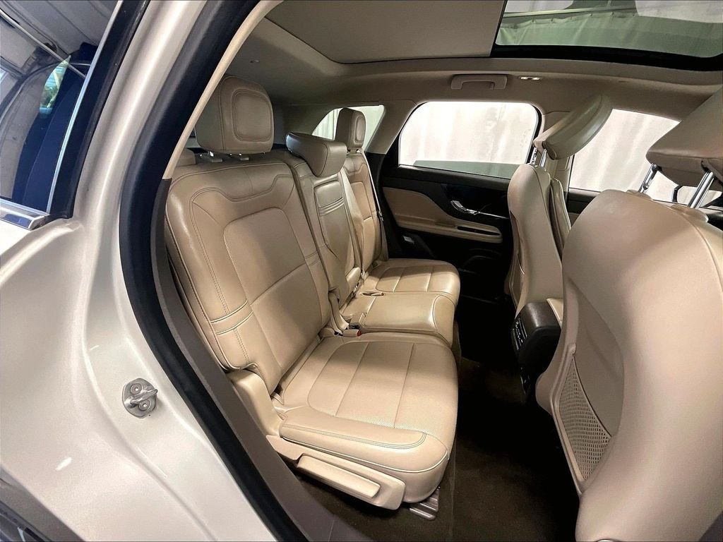Used 2024 White Lincoln Premiere image 16