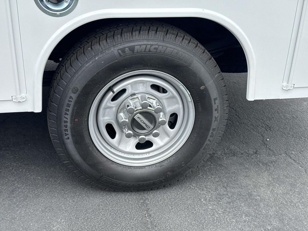 New 2026 Oxford White Ford F-250® XL image 28