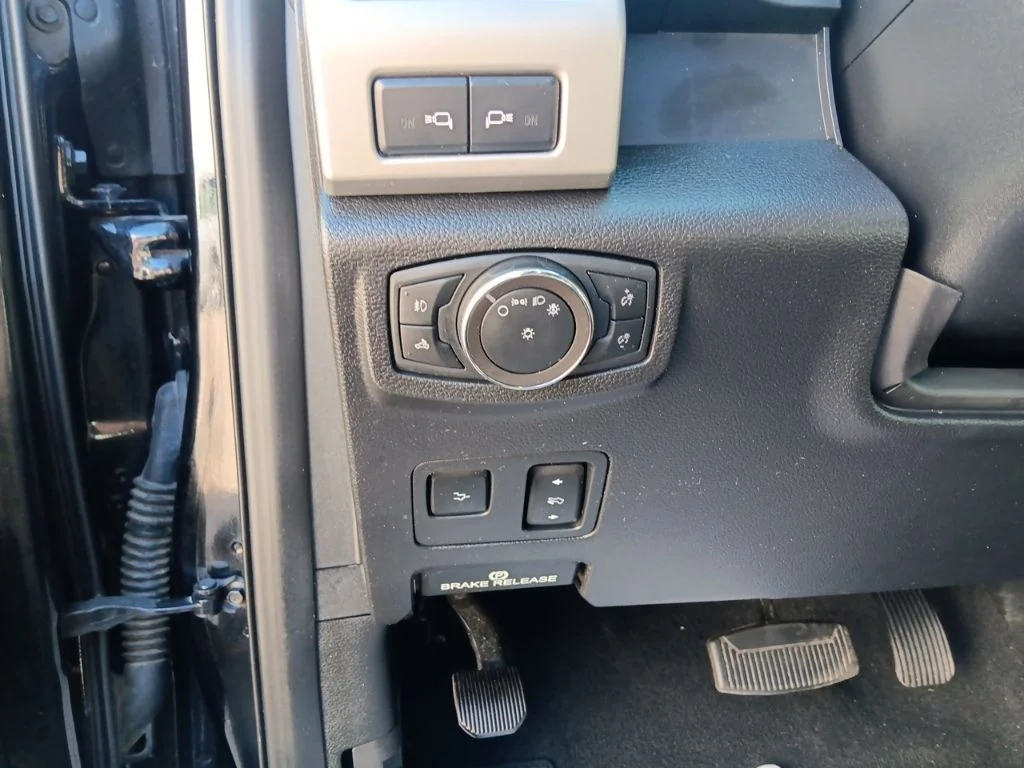 Used 2019 Black Metallic Ford Lariat image 19