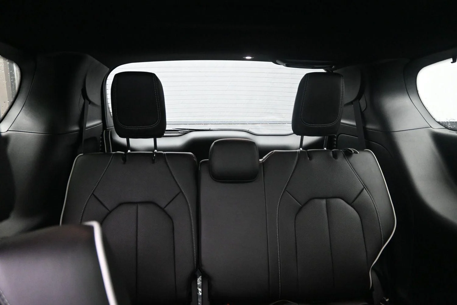 New 2027 Diamond Black Crystal Pearl-Coat Exterior Paint Chrysler Limited image 14