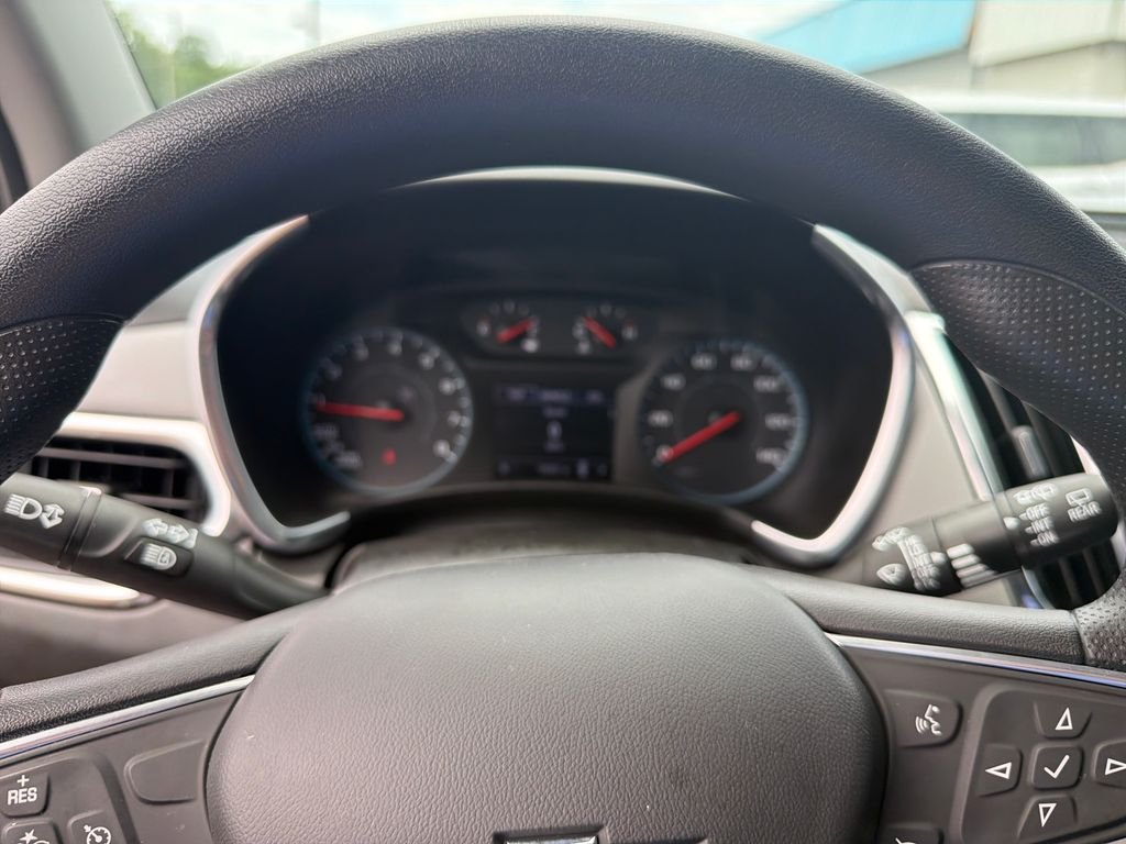 Used 2022 White Chevrolet LS image 18