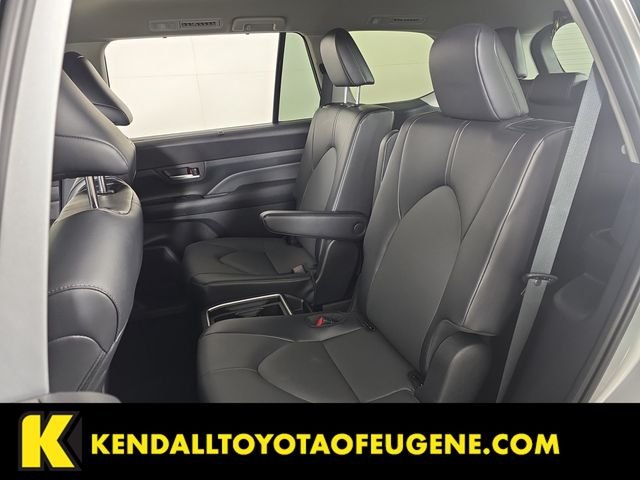 Used 2025 Silver Toyota XLE image 18