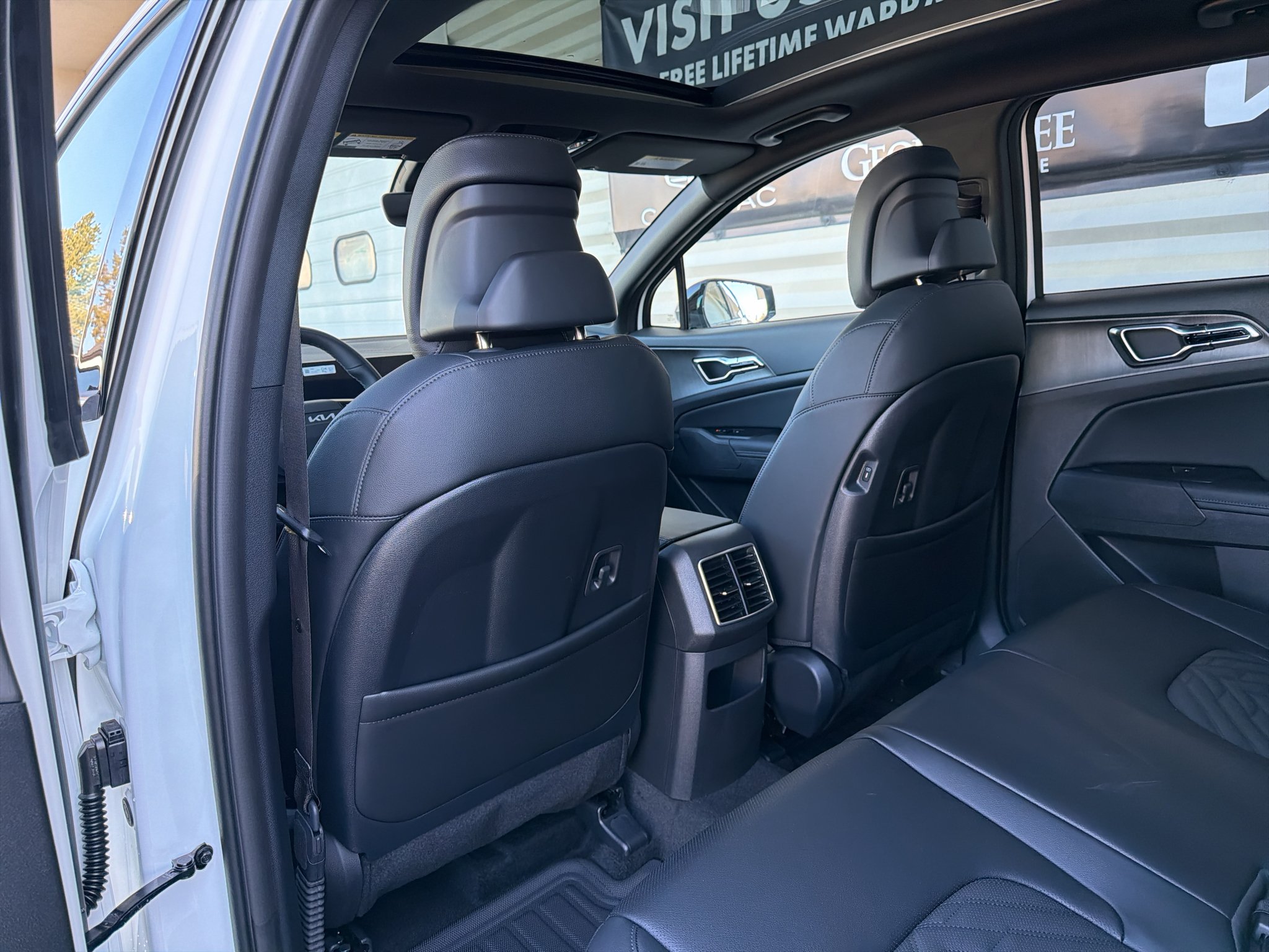 New 2027 Snow White Pearl Kia X-Line image 12