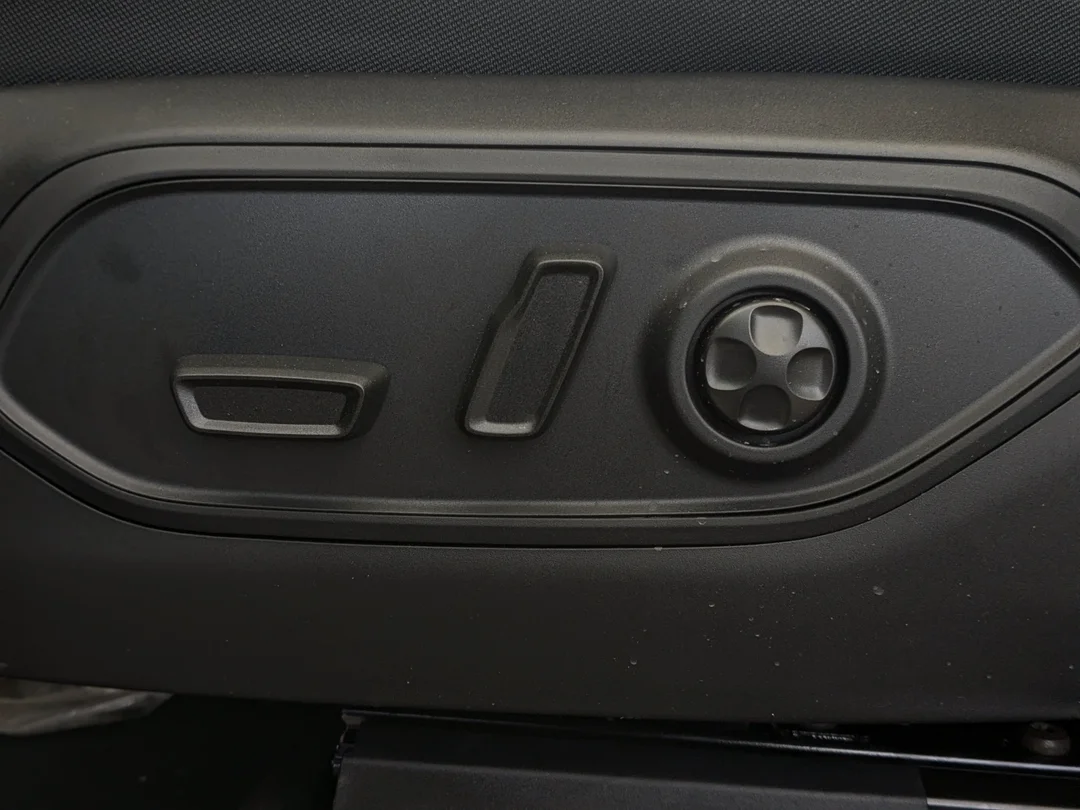 New 2026 Black Jeep Laredo - - 4x4 - Classic Theme - Heated Seats - Heated Steering - Remote Start & More! image 13