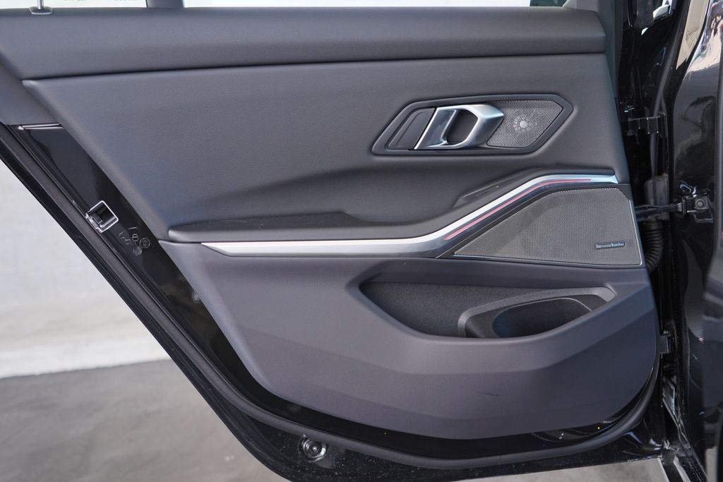 New 2026 Black Sapphire Metallic BMW 330i xDrive image 27
