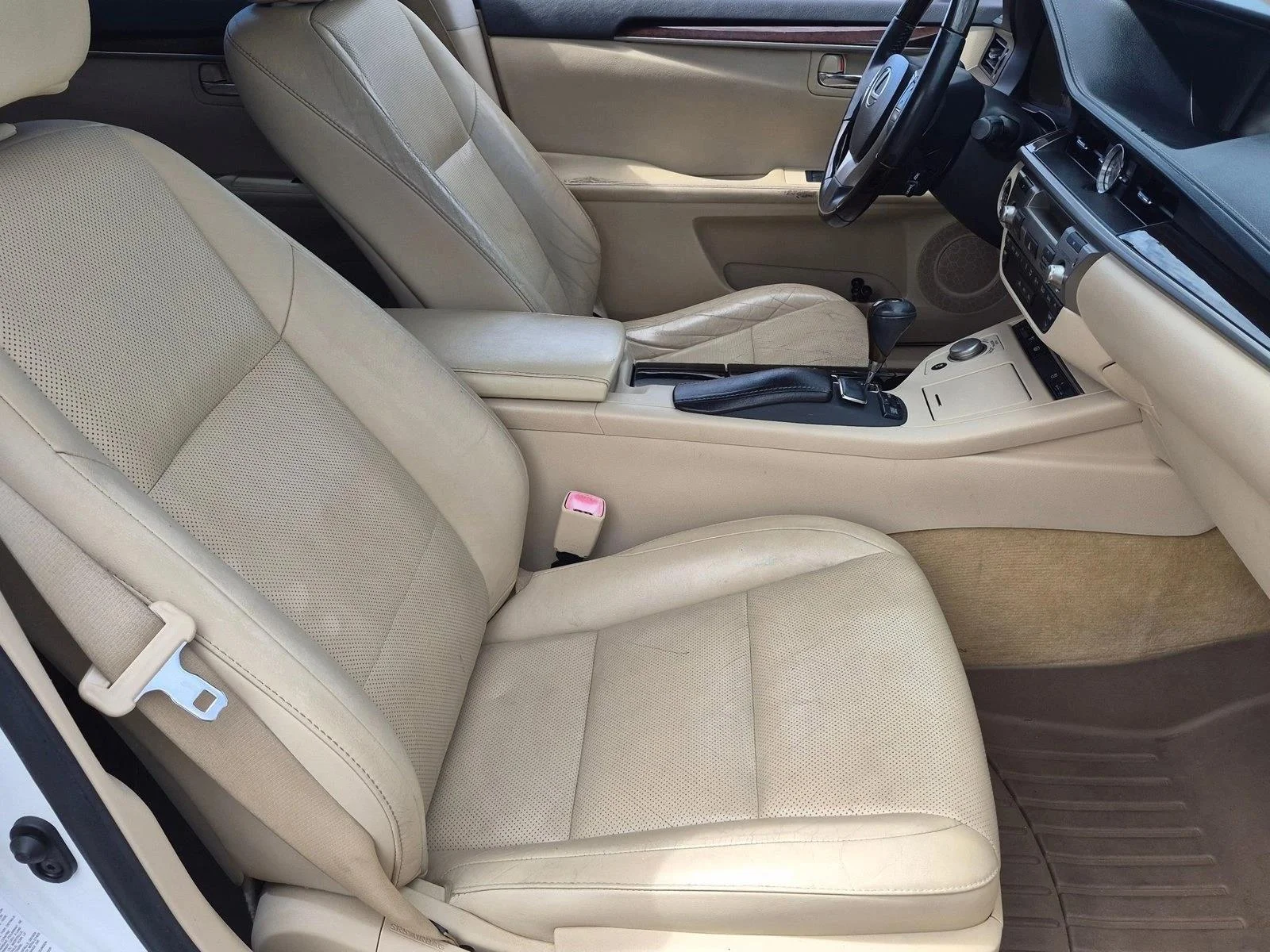 Used 2013 Starfire Pearl Lexus 4dr Sdn image 18