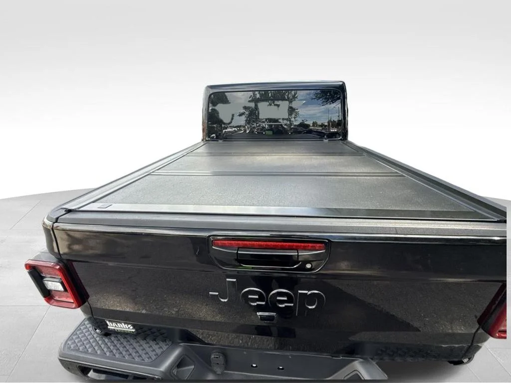 Used 2021 Black Jeep Overland image 8