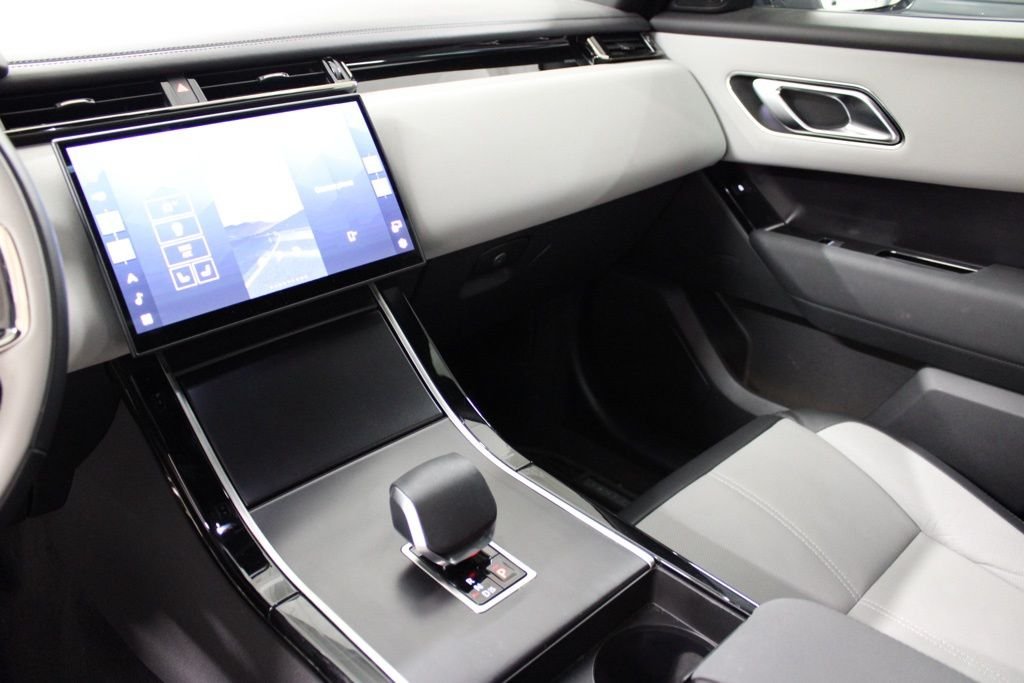 Used 2026 Fuji White Land Rover Dynamic SE image 29