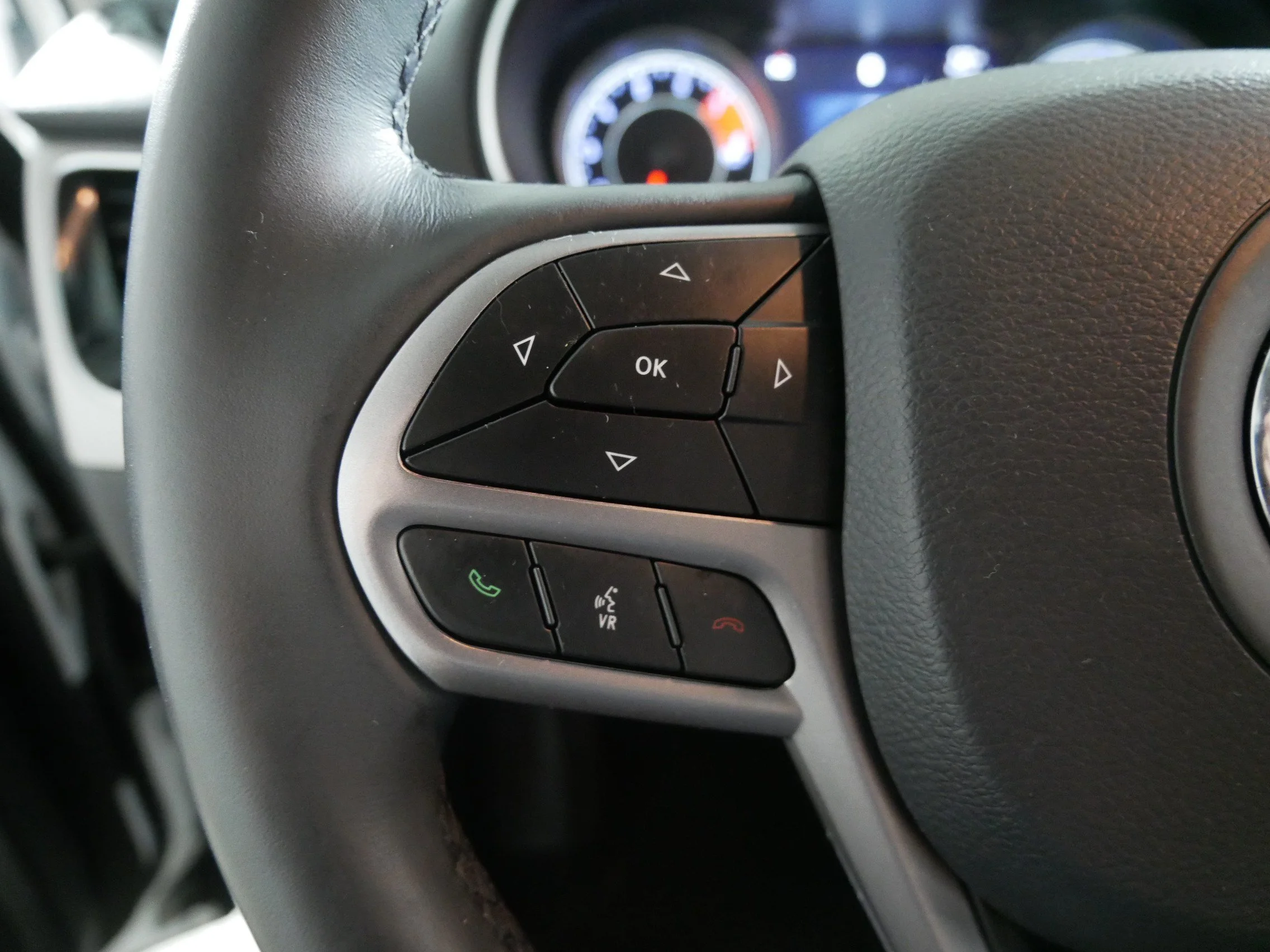 Used 2019 Bright White Clearcoat Jeep Limited image 27