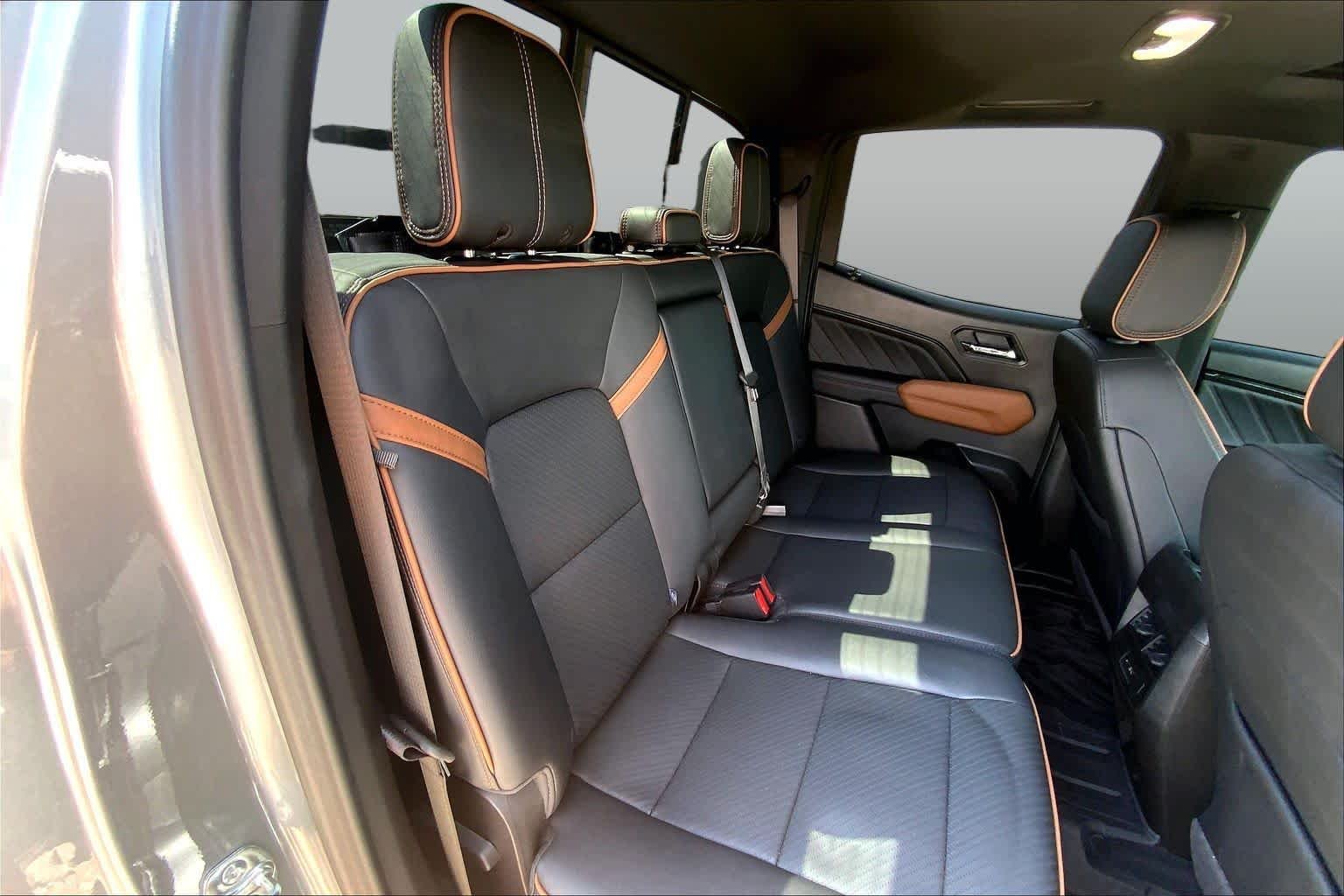 Used 2025 Sterling Metallic GMC 4WD AT4 image 18
