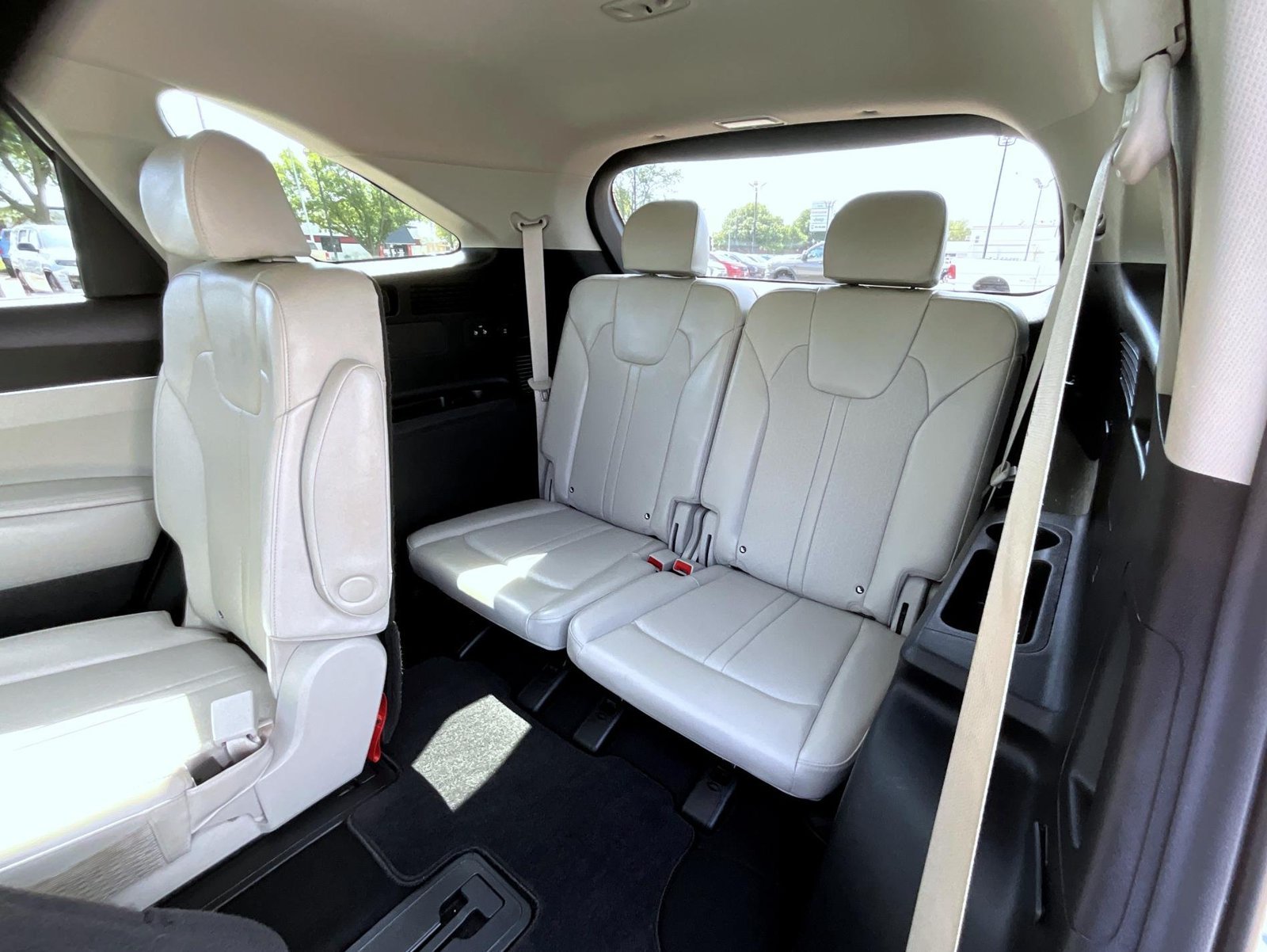 Used 2021 White Kia S image 23
