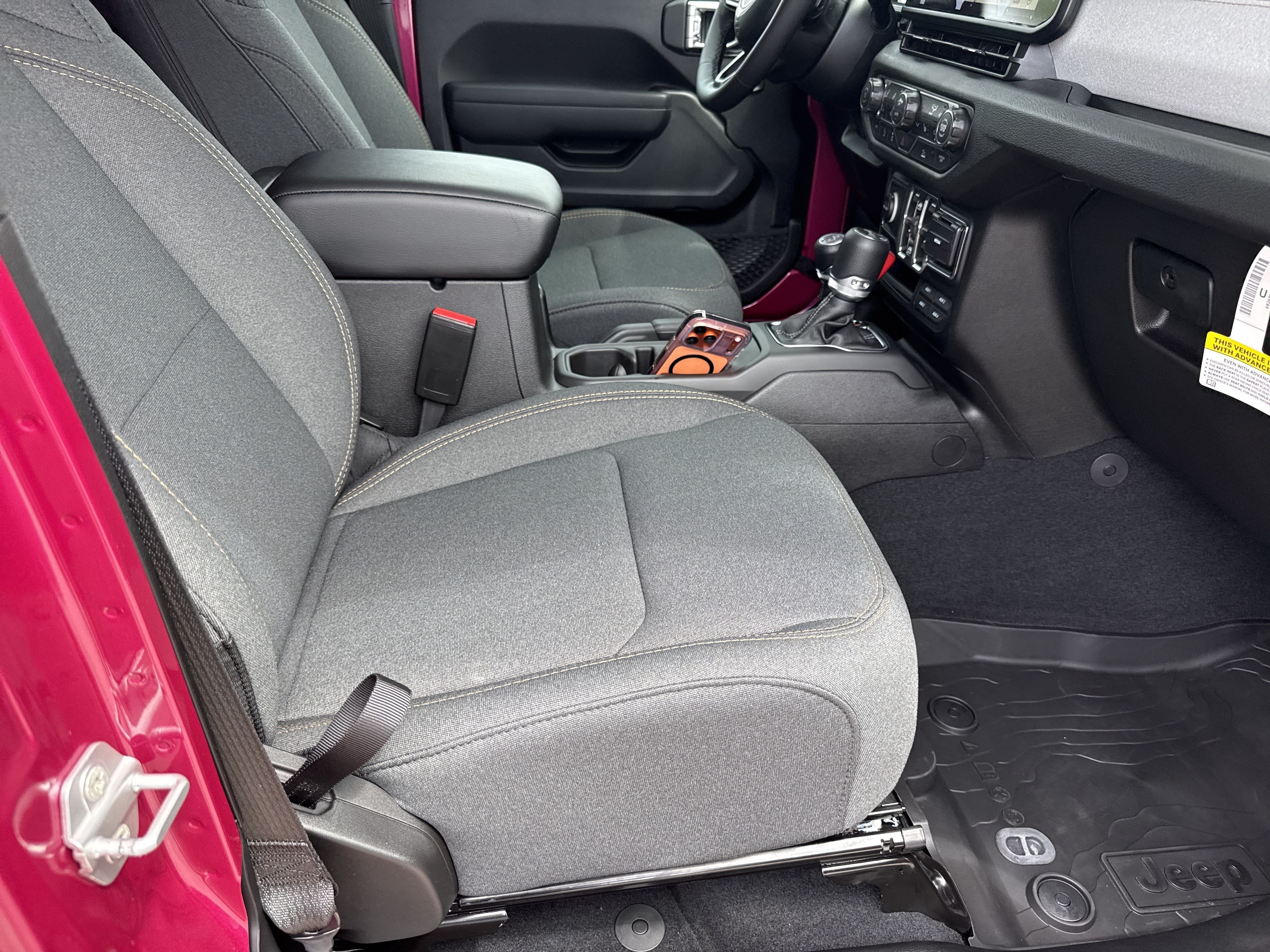New 2026 Tuscadero Pearlcoat Jeep Sport S image 13