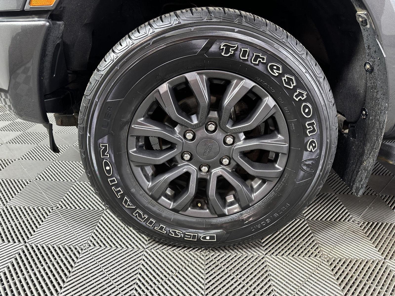 Used 2019 Magnetic Ford LARIAT image 18