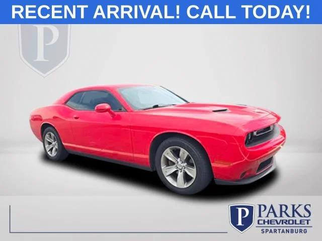 2017 Dodge Challenger SXT's photo