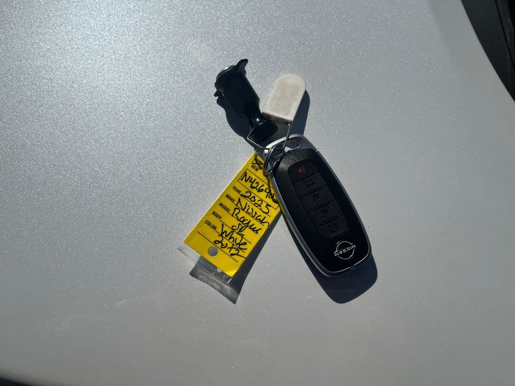 2025 Nissan Rogue SL - Photo 11