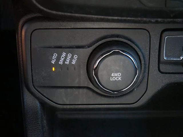 Used 2018 Red Jeep Latitude image 25