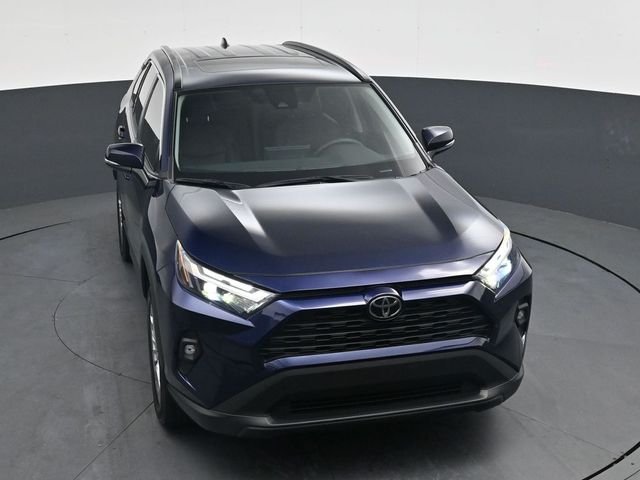 Used 2024  Toyota XLE Premium image 30