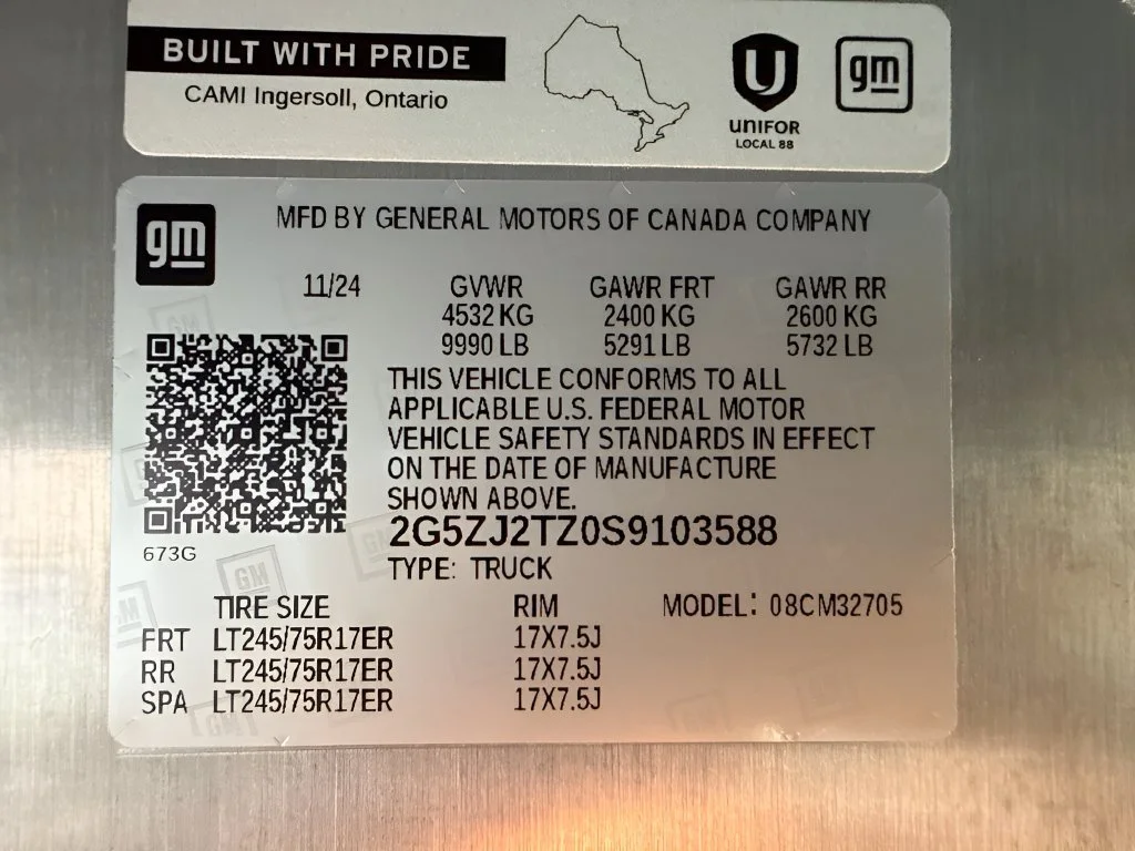 Used 2025 Oyster White Chevrolet AWD 400 image 29
