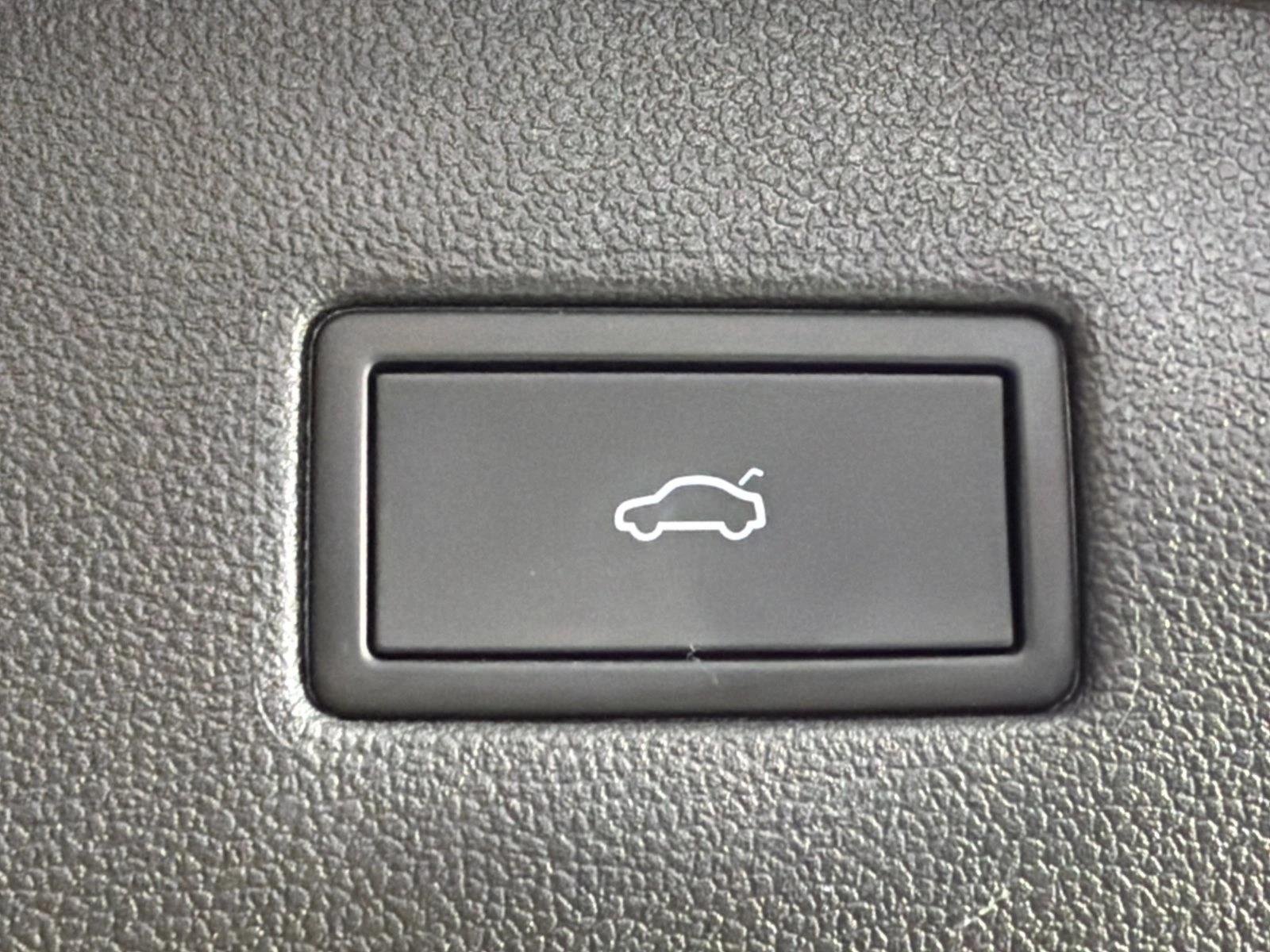 Used 2023 White Volkswagen SE image 19