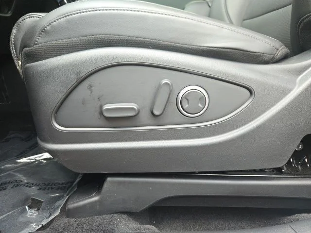 Used 2026 Silver Hyundai SEL Convenience image 20