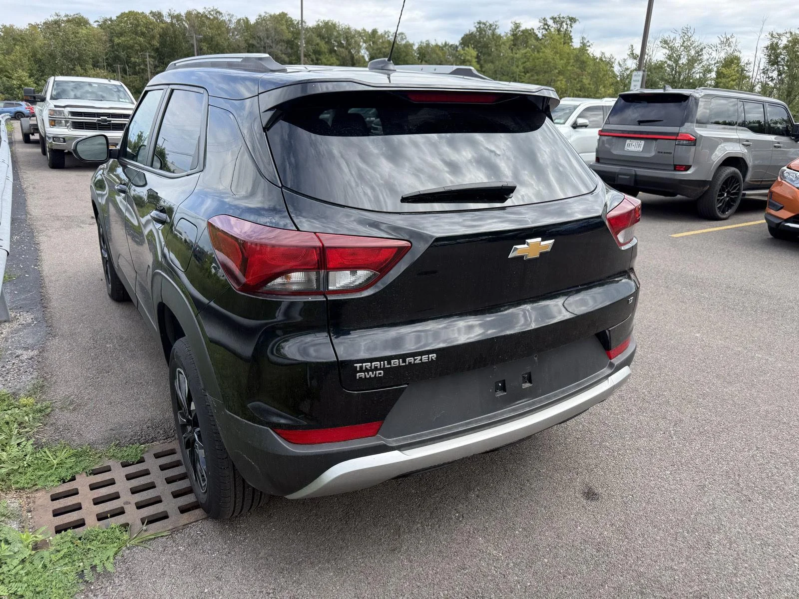 Used 2023 MOSAIC BLACK METALLIC Chevrolet LT image 6