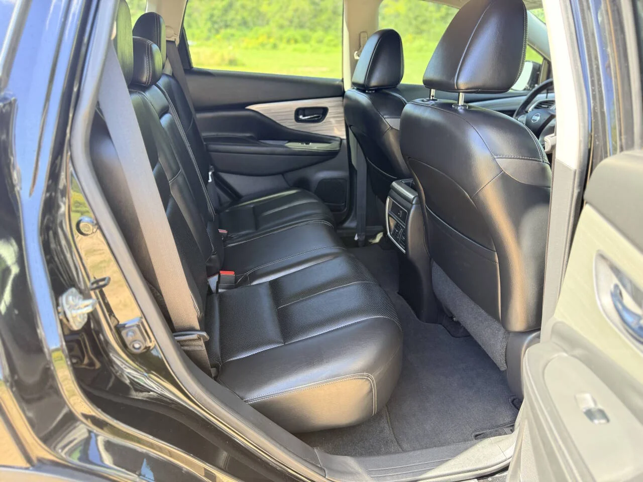 Used 2016 Black Nissan SL 4dr SUV image 26