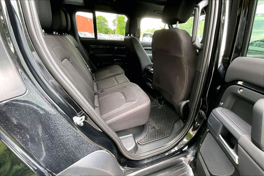 Used 2023 Santorini Black Metallic Land Rover Standard image 29