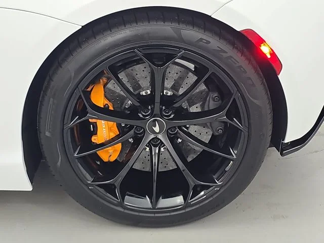 Used 2023  McLaren TechLux image 26