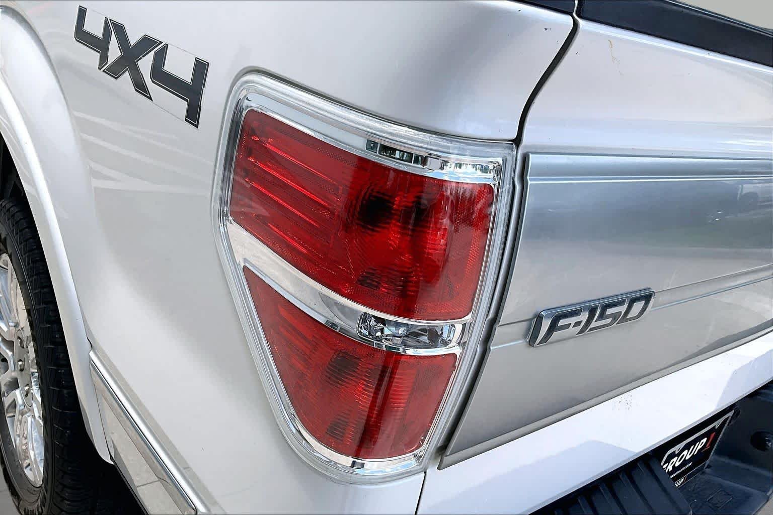 Used 2014 White Platinum Metallic Tri-Coat Ford Platinum image 27