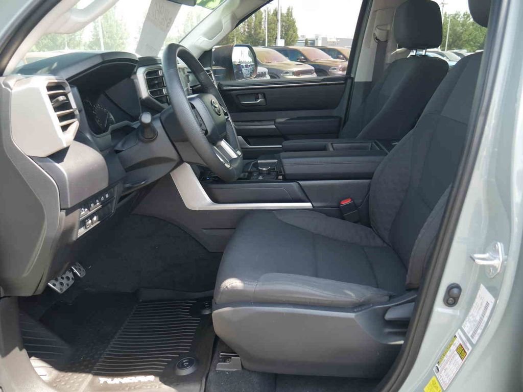 Used 2024  Toyota SR5 image 25