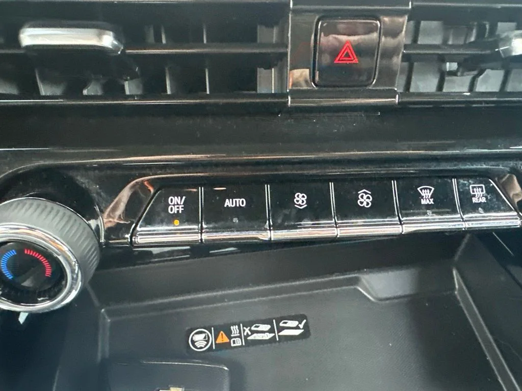 Used 2025 Gray Chevrolet Z71 image 23