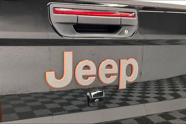 Used 2024 Black Clearcoat Jeep Mojave image 9