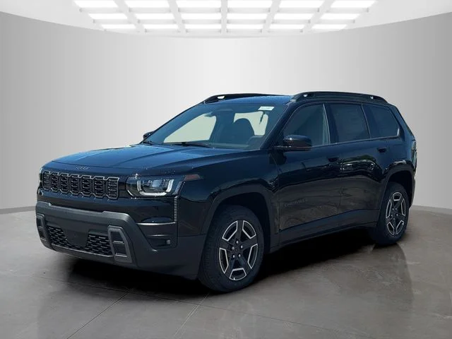 New 2026 Diamond Black Crystal Pearl-Coat Exterior Paint Jeep Limited image 3