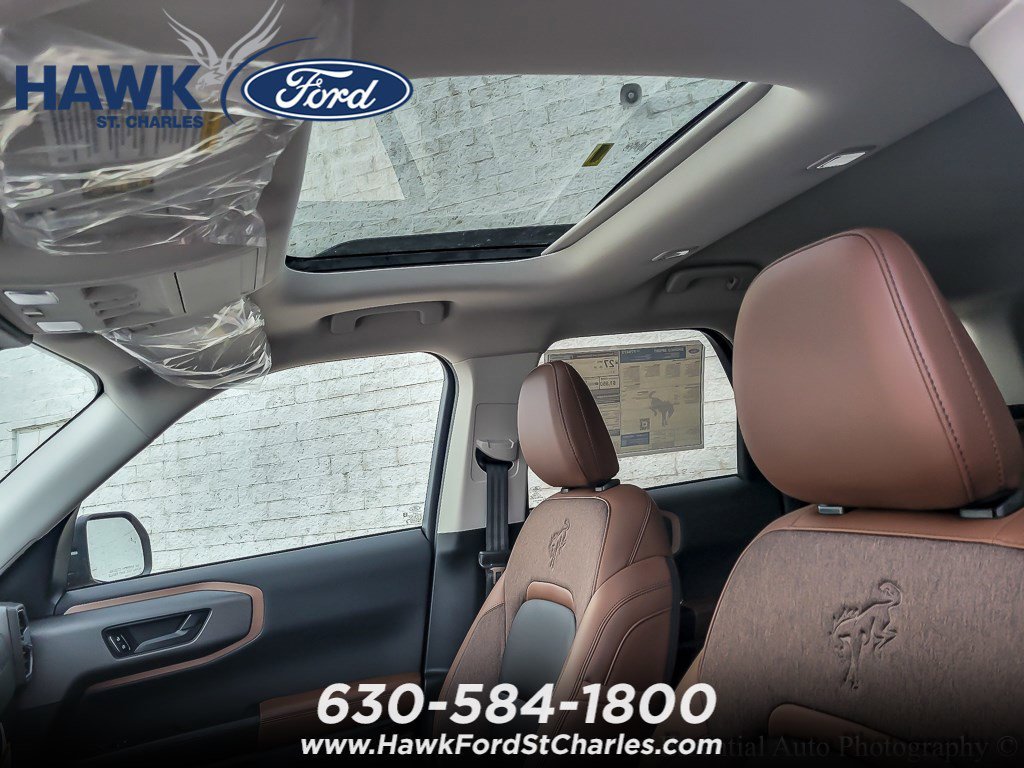 New 2025 Ruby Red Metallic Tinted Clearcoat Ford Outer Banks® image 9