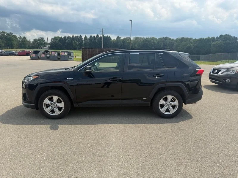 Used 2021 Black Toyota XLE image 16