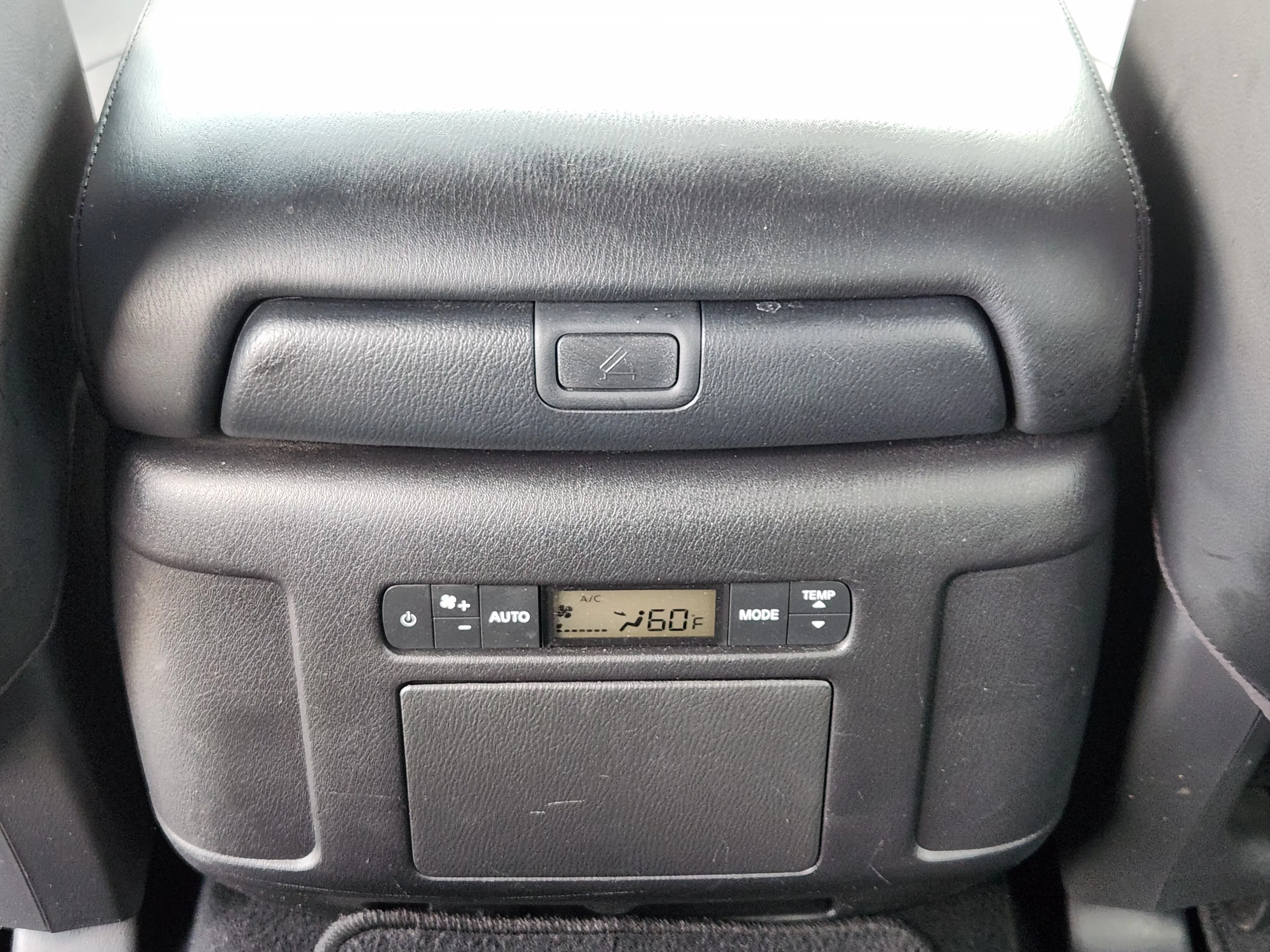 Used 2023 Aspen White Tricoat Nissan SL image 31