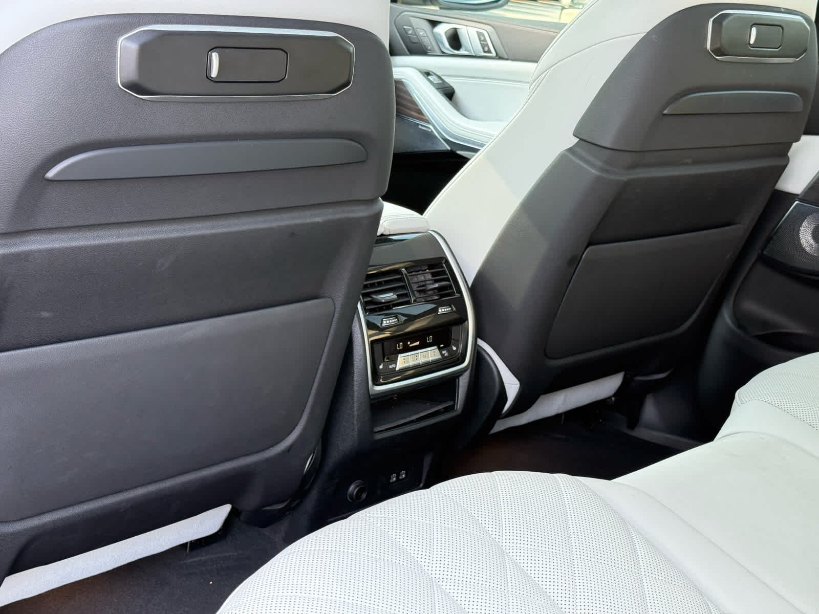 Certified Used 2024 Mineral White Metallic BMW xDrive40i image 26