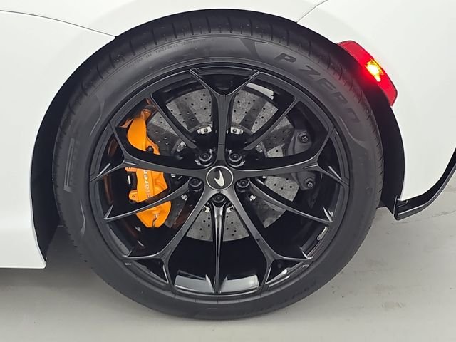 Used 2023 White McLaren TechLux image 26