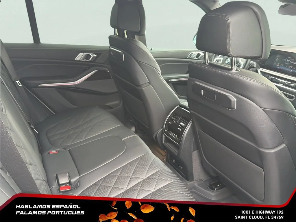 Used 2024  BMW xDrive40i image 32