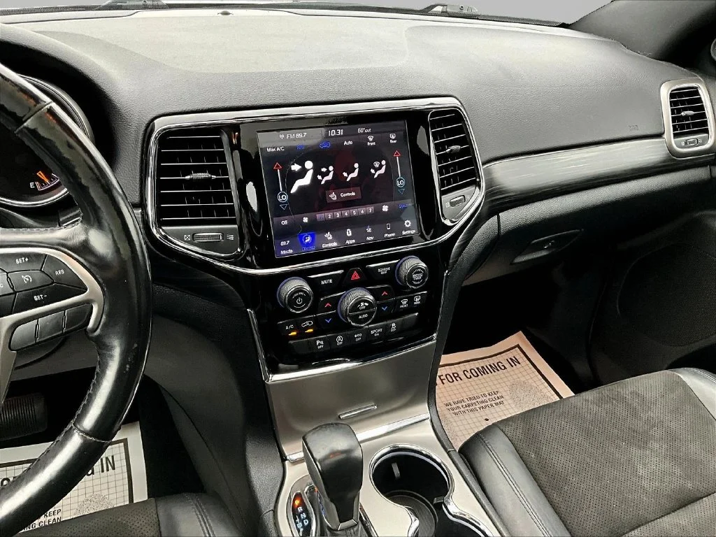 Used 2020 Silver Jeep Altitude image 10