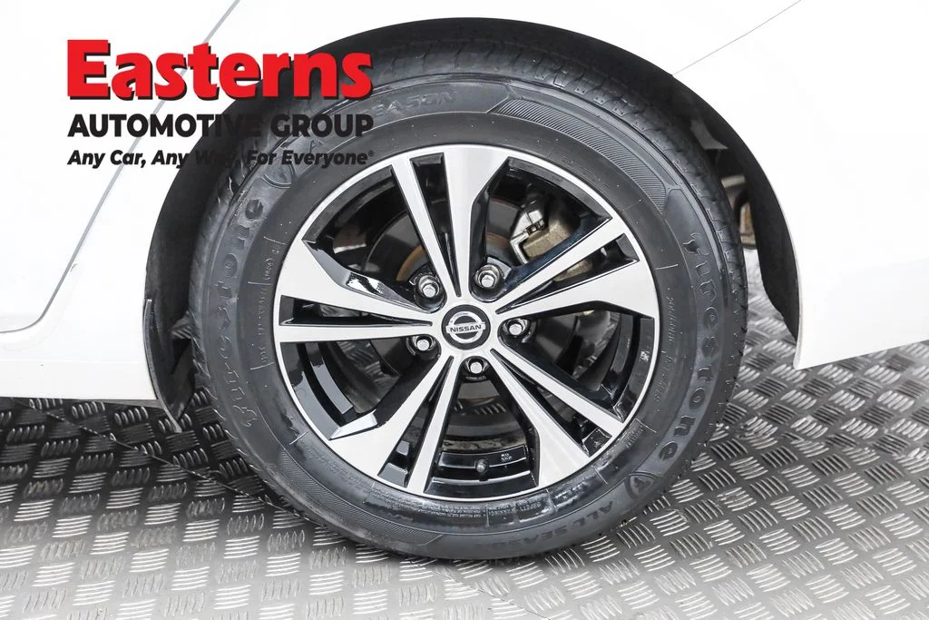 Used 2023 White Nissan SV image 32