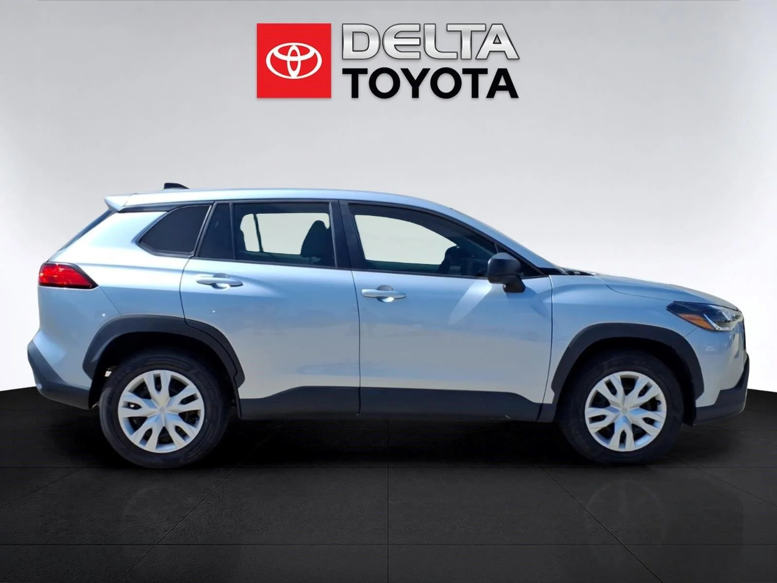 Used 2024 Sonic Silver Toyota L image 6