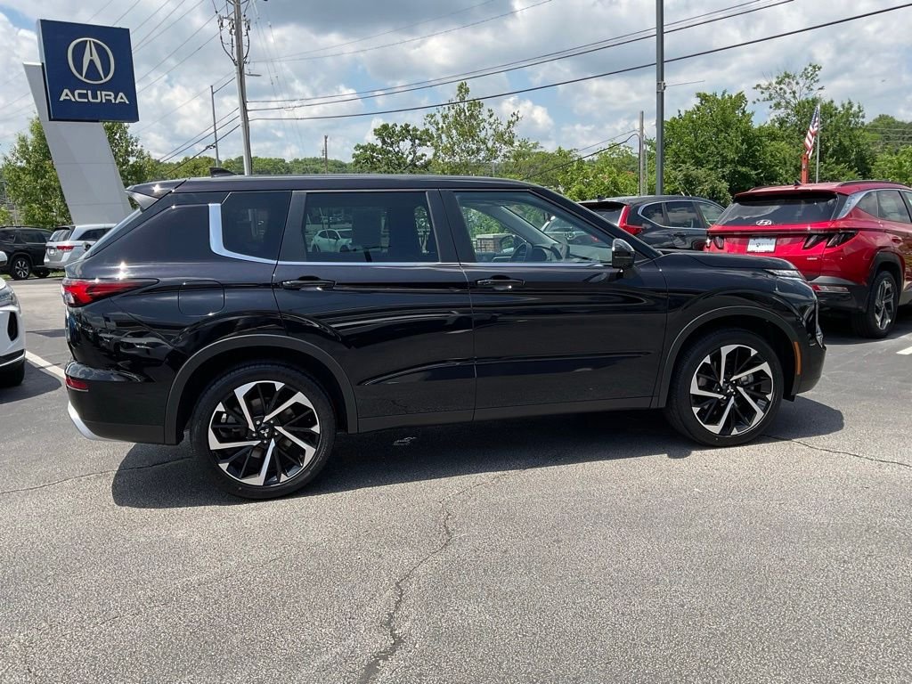 Used 2023 Black Mitsubishi SE image 7