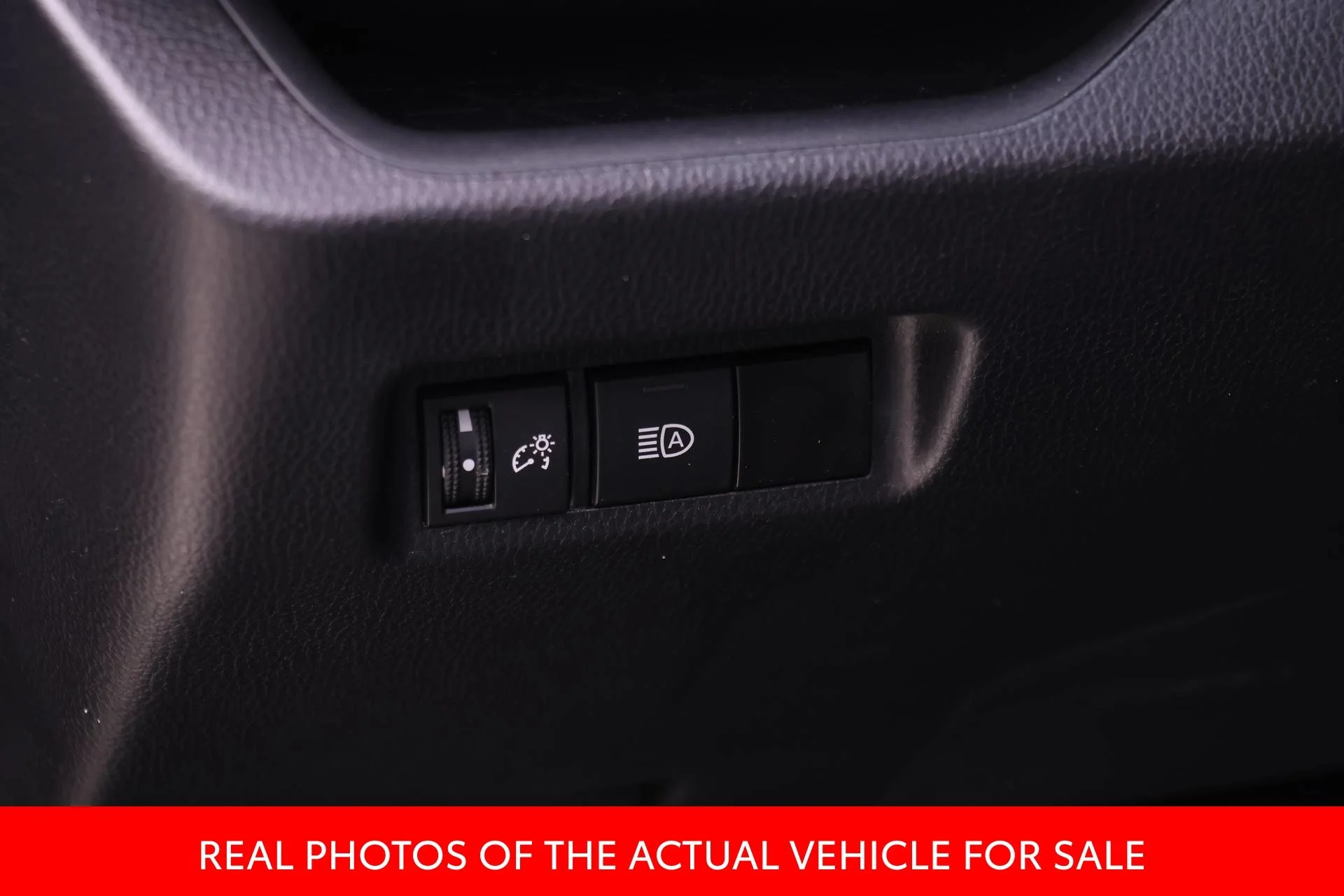 2024 Toyota RAV4 XLE - Photo 16